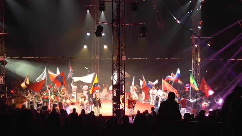 Red show. Парад-алле.