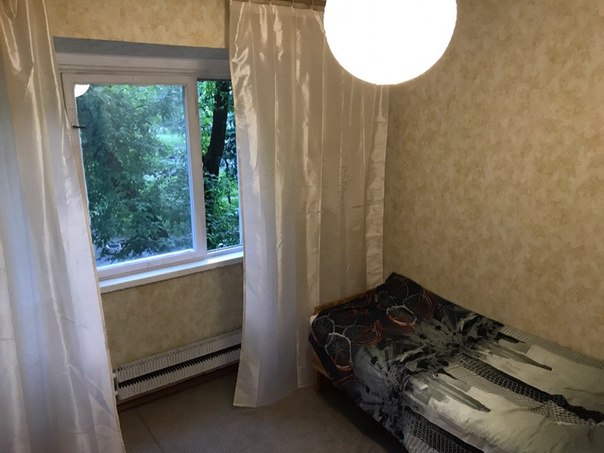 !!!Срочно!!!<br>В трехкомнатной квартире в Москве, свободна комната<br>Плюсы: <br>1) квартира находится около м. Коломенская, 300 м./1 мин.<br>2) 13 минут до центра<br>3) интернет (wi-fi 200мб/с)<br>4) в пешей доступности: парк Коломенское, магазин Перекресток 24/7, круглосуточная аптека в доме<br>5) очень крутые и лояльные соседи (в одной комнате девушка, в другой парень). К личной жизни и друзьям относимся спокойно)<br>6) в квартире свежий косметический ремонт <br><br>В квартире есть все необходимое. Проживание без собственников. Цена комнаты: 16.000 + к/у (мы платим всю полностью) делятся на три комнаты + консьержка. Выходит +/- 18.500. Залог за 1 месяц, можно разбить. <br>ВАЖНО! На подселение ищем парня или девушку до 30ти лет. <br>Комнату можете подстраивать под себя, если есть своя мебель - это только плюс.<br>Въезд 25 мая. - фото Фото: !!!Срочно!!!<br>В трехкомнатной квартире в Москве, свободна комната<br>Плюсы: <br>1) квартира находится около м. Коломенская, 300 м./1 мин.<br>2) 13 минут до центра<br>3) интернет (wi-fi 200мб/с)<br>4) в пешей доступности: парк Коломенское, магазин Перекресток 24/7, круглосуточная аптека в доме<br>5) очень крутые и лояльные соседи (в одной комнате девушка, в другой парень). К личной жизни и друзьям относимся спокойно)<br>6) в квартире свежий косметический ремонт <br><br>В квартире есть все необходимое. Проживание без собственников. Цена комнаты: 16.000 + к/у (мы платим всю полностью) делятся на три комнаты + консьержка. Выходит +/- 18.500. Залог за 1 месяц, можно разбить. <br>ВАЖНО! На подселение ищем парня или девушку до 30ти лет. <br>Комнату можете подстраивать под себя, если есть своя мебель - это только плюс.<br>Въезд 25 мая.
