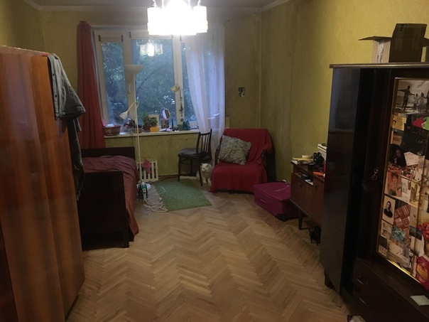 Фото: М. Полежваевская, Хорошевская / МЦК Хорошево<br>На 2 месяца. Вселение с 1 августа. Только для девушки!<br>Изолированная просторная (18м2) комната в двушке, 10мин до метро.<br>Шикарная транспортная доступность, во дворе много парковочных мест.<br>В квартире есть все необходимое: wi-fi, стиралка, микроволновка, холодильник и тд.<br>Во второй комнате живу я с котом, много работаю, уважаю личное пространство.<br>Ограниченный срок аренды связан с тем, что нас недавно залили соседи и обоях есть небольшие потеки, хозяйка будет делать ремонт.<br>Стоимость 15000/мес + интернет и к/у пополам<br> Na