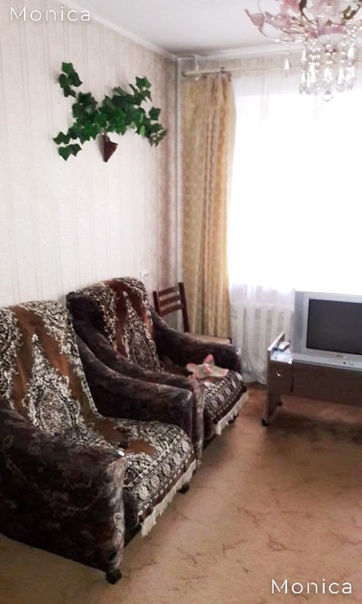 Фото: Сдается двухкомнатная квартира на длительный срок, полностью меблированная и оснащенная бытовой техникой. Проведен косметический ремонт ванной комнаты и кухни. Расположена в центре города на ул. Гагарина.<br>Все необходимое в шаговой доступности – три супермаркета, торговый центр, автобусная остановка (2 минуты), железнодорожная станция Ильинская в пешей доступности (15 мин.). Удобное расположение, как для гостей города, так и для тех, кто работает в Москве. Рядом с домом парковка и детская площадка.<br>Предпочтение семейной паре.<br>Стоимость в месяц – 24 тыс. руб. + счетчики.<br>Без комиссии!<br>Подробнее на 