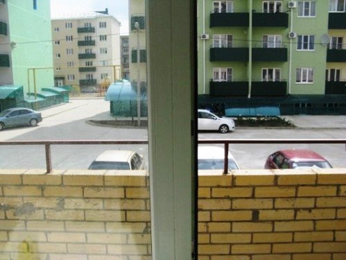Фото: Сдается 1-к. кв, Краснодар р-н ИКЕА 12 +ку <br>Собственник, без %% комиссий и пр, сдам СВОЮ однокомнатную квартиру. 1 этаж из 5, кирпичный дом 2011 года, площадь 40X18X13 Закрытая придомовая территория. Большая детская площадка. Парковка. <br>Все необходимая мебель и бытовая техника: сплит-система, ТВ, двуспальная кровать, холодильник, кухонная мебель, стиралка- автомат. Санузел в кафеле. <br>Идеальное расположение. Быстрый выезд к центру Краснодара через Тургеневский мост. Развитая инфраструктура. Рядом поликлиника, магнит, детский сад, магазин 