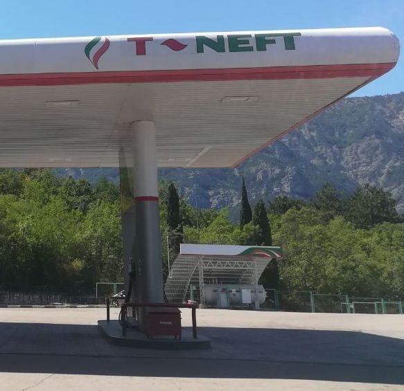 Татнефть выглядит чуть по-другому, но принимает свои скидочные клубные карты. В крым на машине