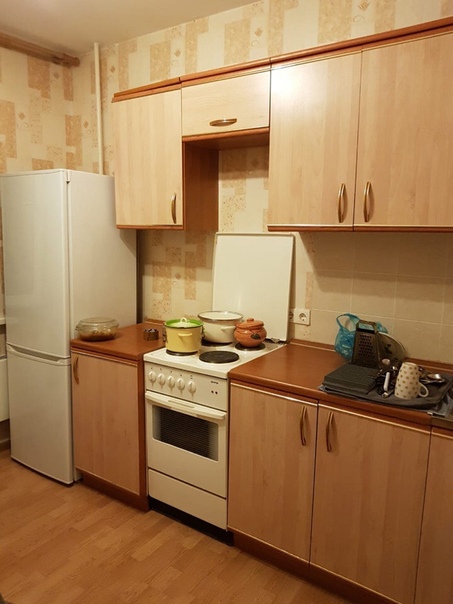 Фото: Квартира от собственника!<br>Сдам однокомнатную квартиру на длительный срок после 20 августа город Домодедово на улице 1-я коммунистическая 31, площадь 40 кв.м.,14 этаж.<br>Квартира с приличным ремонтом, с отдельным санузлом и ванной комнатой, есть небольшая кладовая, просторная лоджия. Имеется все необходимое для проживания: оборудованная кухня с холодильником и кухонной мебелью; в ванной имеется стиральная машина; в комнате есть стенка с комодом и диваном, в коридоре небольшая прихожая.<br>Арендная плата: 23 000 + свет/вода. Залог 23 000 (можно разбить по частям, при выезде возвращаем)<br>Рассмотрим только СЛАВЯН.<br>Звоните или WhatsApp <br>89652051850<br>89032033012<br>P.s.: больше фото пришлём в ЛС!