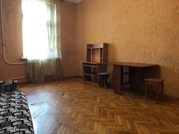 Без комиссии!!! Для одного(ой) !!! Только на длительный срок!!! <br>Сдаётся замечательная комната в малонаселённой 4-ех комнатной квартире по адресу: набережная канала Грибоедова 170. <br>Ближайшее метро: спасская, садовая, сенная площадь. <br>Соседи: всего ТРИ человека: две комнаты занимает одна пара, в третьей один молодой человек) все художники , в квартире не курят. <br>В квартире есть все необходимое: холодильник, стиральная машина, посудомоечная машина, пылесос, вытяжка, интернет. <br>В комнате: шкаф, диван, 2 стола +один компьютерный, сушилка. <br>Комната 22,5 квадратных метров. Кухня 15,9 кв метров <br>Раздельный санузел <br>Развитая инфраструктура все в пешей доступности. <br>Арендная плата : 15000+ к/у ( летом 2000 зимой 3000) примерно , счетчиков нет , по - среднему платят. <br>Залог разбиваем на 2 месяца. <br>Без животных <br>Писать в лс либо по телефону 89817845356 - фото Фото: Без комиссии!!! Для одного(ой) !!! Только на длительный срок!!! <br>Сдаётся замечательная комната в малонаселённой 4-ех комнатной квартире по адресу: набережная канала Грибоедова 170. <br>Ближайшее метро: спасская, садовая, сенная площадь. <br>Соседи: всего ТРИ человека: две комнаты занимает одна пара, в третьей один молодой человек) все художники , в квартире не курят. <br>В квартире есть все необходимое: холодильник, стиральная машина, посудомоечная машина, пылесос, вытяжка, интернет. <br>В комнате: шкаф, диван, 2 стола +один компьютерный, сушилка. <br>Комната 22,5 квадратных метров. Кухня 15,9 кв метров <br>Раздельный санузел <br>Развитая инфраструктура все в пешей доступности. <br>Арендная плата : 15000+ к/у ( летом 2000 зимой 3000) примерно , счетчиков нет , по - среднему платят. <br>Залог разбиваем на 2 месяца. <br>Без животных <br>Писать в лс либо по телефону 89817845356