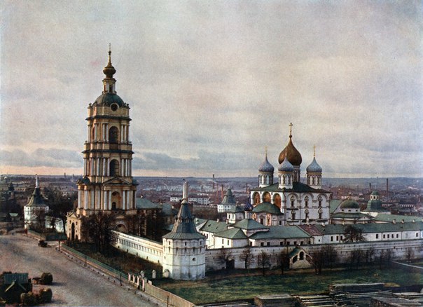 Первый цветной снимок Москвы