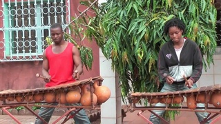 Sali Diabate on the Jula (Dioula) balafon.