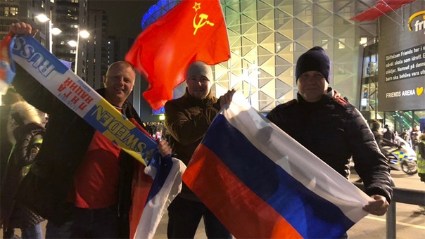 #ШвецияРоссия: В Стокгольме минус 4 градуса. Болельщиков России и Швеции угощают глинтвейном