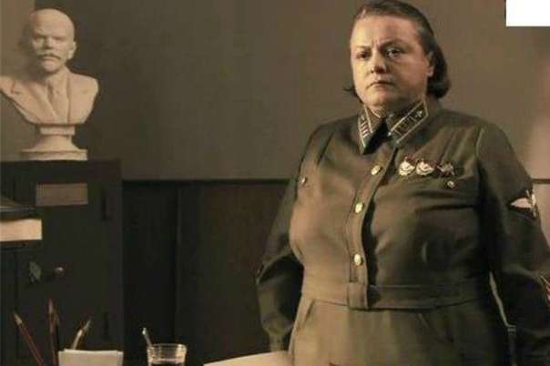 елена цыплакова хрупкую большеглазую девочку елену цыплакову зрители увидели на экране в 70-х годах и сразу же полюбили. причём очаровательной актриса была и в роли кэтти в «д’артаньяне и трёх
