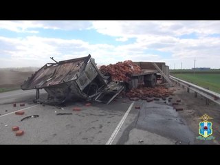 Land Rover Discovery разорвало в ДТП под Ростовом, трое погибли