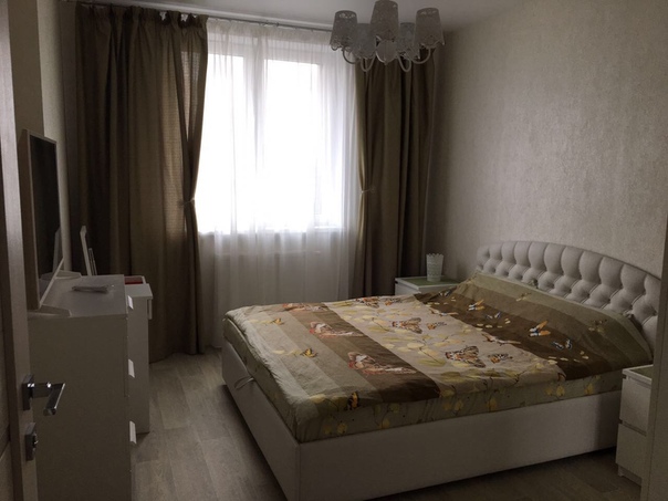Фото: Цена 6000 <br>улица БУЛЬВАР ГАГАРИНА 39 <br>тел.89822527469 <br>Площадь комнаты18 м <br>Сдаю комнату в двухкомнатной квартире со всей необходимой мебелью: кровать двухспальная с удобными шкафчиками для белья, комод, телевизор, письменный стол, вещевой шкаф. В ванной стиральная машина, ванна - все новое. На кухне: микроволновая печь, духовой шкаф, плита. Вся бытовая техника в исправном состоянии. Рассмотрю всех чистоплотных порядочных молодых людей,предпочтительно девушке.