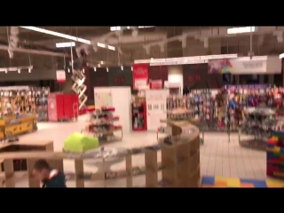 Поставка интерактивного пола в детскую зону, для французской корпорации Auchan Holding - один из крупнейших в мире операторов ро