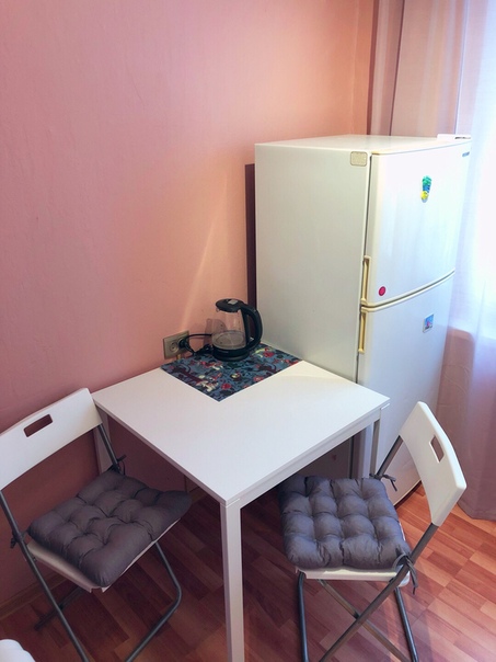 Фото: Сдаю 1к квартиру , ул. Кустанайская, 12к2, 2 этаж, м. Красногвардейская.<br><br>33 тыс.+счетчики и интернет. Оплата за первый и последний месяц, не разбиваю.<br><br>Квартира чистая и светлая, вся мебель в комнате, стол на кухне, шторы, смесители и стиральная машинка-новые. Два спальных места ( на фото два варианта расположения кроватей).<br><br>Рассматриваю пару или двух девушек, интеллигентных и порядочных, без вредных привычек и вечеринок. Гражданство РФ. Договор.<br><br>Риелторов и посредников просьба не беспокоить <br><br>Остальные за подробностями в личку