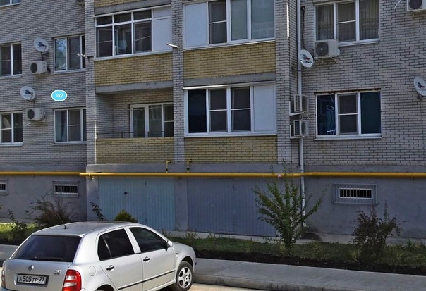 Фото: Сдам 1 к.кв. в Краснодаре р-н Икеа <br>Сдам на длительный срок свою однокомнатную квартиру, район ТЦ Мега Адыгея. Я - собственник. <br>Адрес квартиры: ЖК Яблоновский ул Н.С.Кобцевой д.1.к.2 <br>Кирпичный дом 2010 г, 1 этаж из 5, 40 кв.м., вся необходимая мебель и бытовая техника. <br>В квартире двуспальная кровать, кондиционер, триколор, 2-камерный холодильник, стиралка-автомат. <br>Огороженая территория, парковка под окнами, ухоженный двор, есть детская площадка, идеальное расположение, быстрый выезд к центру Краснодара через Тургеневский мост. <br>Рядом детский сад, фитнес-клуб, остановка, магнит, аптека, поликлиника, продуктовый рынок, Мега, Икеа, Ашан, Леруа Мерлен, Магнит, Монорама, 