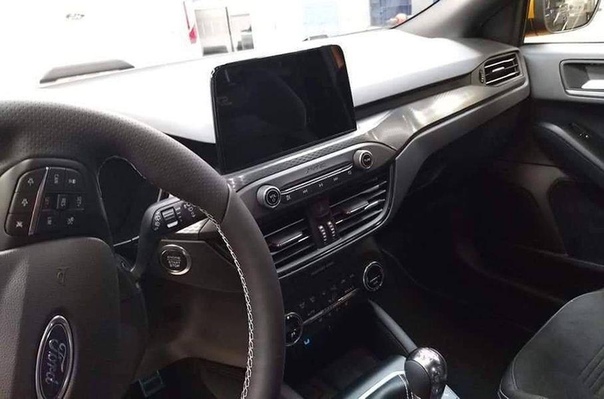 Раскрыта внешность нового хот-хэтча Ford Focus ST. В распоряжении издания Carscoops оказались шпионские фотографии «заряженного» хэтчбека Ford Focus ST. На них автомобиль запечатлен без