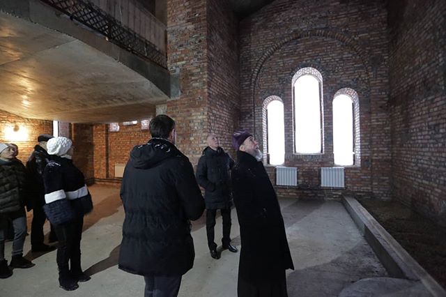 Колокол установили на надвратный храм Спасского монастыря в Ульяновске