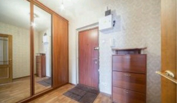 г. Санкт-Петербург<br>Поликарпова аллея 10, корп.1<br>Предлагается к продаже однокомнатная квартира, расположенная в 10 мин. пешком от метро Пионерская. Приморский район - один из лучших районов города. Очень много детских садов, школ, поликлиник, магазинов, гипермаркетов и торговых центров. Сам дом находится в окружении зелени Аллеи Поликарпова. В 5 минутах ходьбы - Удельный парк. Выезд на КАД - 5 минту на машине.<br>Дом построен в 2004 году. Все квартиры покупались в свое время, социальных квартир нет. Дом находится на управлении ТСЖ, управляющий живет в этом же доме. Квартира находится на 7 этаже, юго-восточная сторона света. Достаточно большая кухня, в комнате можно выделить две зоны - спальную и гостевую, просторная прихожая со встроенным шкафом, застекленная лоджия. <br>Прямая продажа. Собственности более 3 лет. Документы готовы к сделке. Рассмотрим любого покупателя, с ипотекой и субсидиями в том числе. <br>Общ.пл. 43,1, кухня 10,7; 7/10 эт. Лоджия, окна- двор. <br>5 300 000 руб. - фото Фото: г. Санкт-Петербург<br>Поликарпова аллея 10, корп.1<br>Предлагается к продаже однокомнатная квартира, расположенная в 10 мин. пешком от метро Пионерская. Приморский район - один из лучших районов города. Очень много детских садов, школ, поликлиник, магазинов, гипермаркетов и торговых центров. Сам дом находится в окружении зелени Аллеи Поликарпова. В 5 минутах ходьбы - Удельный парк. Выезд на КАД - 5 минту на машине.<br>Дом построен в 2004 году. Все квартиры покупались в свое время, социальных квартир нет. Дом находится на управлении ТСЖ, управляющий живет в этом же доме. Квартира находится на 7 этаже, юго-восточная сторона света. Достаточно большая кухня, в комнате можно выделить две зоны - спальную и гостевую, просторная прихожая со встроенным шкафом, застекленная лоджия. <br>Прямая продажа. Собственности более 3 лет. Документы готовы к сделке. Рассмотрим любого покупателя, с ипотекой и субсидиями в том числе. <br>Общ.пл. 43,1, кухня 10,7; 7/10 эт. Лоджия, окна- двор. <br>5 300 000 руб.