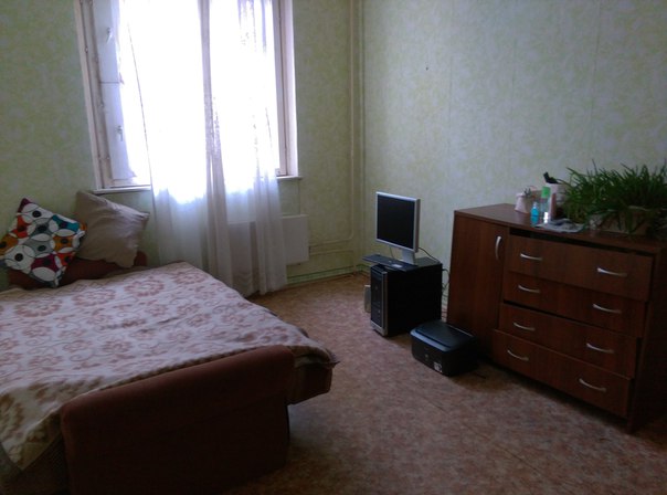 Срочно ищем соседку в трехкомнатную квартиру<br><br>Где: Таганский район, 10 минут пешком от метро Римская/Площадь Ильича <br>Когда: с 8 апреля +/- 2 дня <br>Почем: 15 500 плюс счетчики (до 1 000 руб.). Депозит 15 000. Оплата в середине месяца. <br>Кто мы: бухгалтер Елена и журналист Евгения. Мы спокойные, дружелюбные и вообще лапочки, много работаем. <br>Кого ищем: Интеллигентную, работающую, чистоплотную, тихую соседку 27-35 лет без домашних животных. <br>Все комнаты в квартире очень большие! Имейте в виду, что в плане ремонта это, мягко говоря, не Версаль. Но и цена соответствует. Вся техника работает. <br>Обращайтесь в личку или по телефонам (вотсап): <br>+79055213215 Евгения <br>+79690227169 Елена<br> Лэйн - фото Фото: Срочно ищем соседку в трехкомнатную квартиру<br><br>Где: Таганский район, 10 минут пешком от метро Римская/Площадь Ильича <br>Когда: с 8 апреля +/- 2 дня <br>Почем: 15 500 плюс счетчики (до 1 000 руб.). Депозит 15 000. Оплата в середине месяца. <br>Кто мы: бухгалтер Елена и журналист Евгения. Мы спокойные, дружелюбные и вообще лапочки, много работаем. <br>Кого ищем: Интеллигентную, работающую, чистоплотную, тихую соседку 27-35 лет без домашних животных. <br>Все комнаты в квартире очень большие! Имейте в виду, что в плане ремонта это, мягко говоря, не Версаль. Но и цена соответствует. Вся техника работает. <br>Обращайтесь в личку или по телефонам (вотсап): <br>+79055213215 Евгения <br>+79690227169 Елена<br> Лэйн