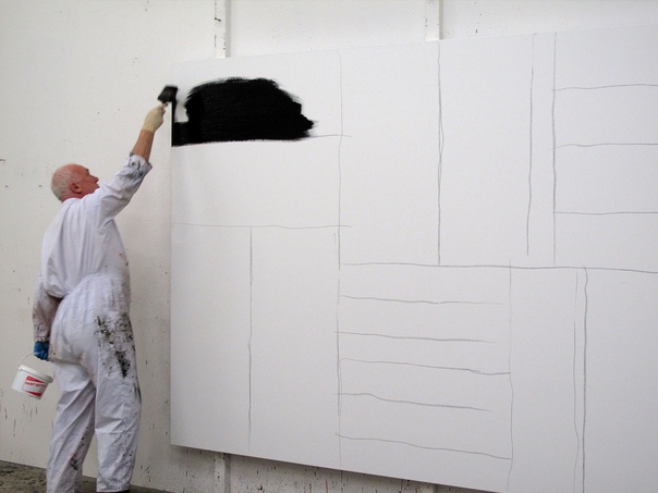 Шон Скалли (англ. Sean Scully; род. 30 июня 1945, Дублин, Ирландия) американский художник ирландского происхождения. Художник был дважды (в 1989 и 1993) номинирован на Премию Тернера; он широко