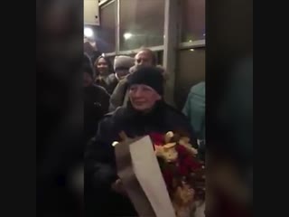 Контролера в Нахабино пришли поздравить с днем рождения 80 человек