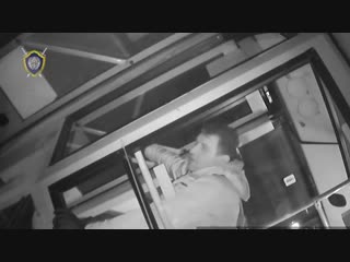 Видео воровства во всей красе: пассажир троллейбуса, не торопясь, обокрал водителя на 600 рублей