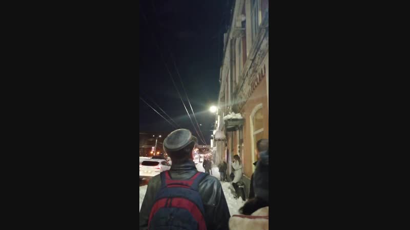 Скидывают снег