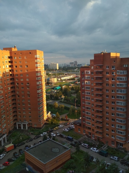 Сдается просторная однокомнатная квартира от СОБСТВЕННИКА, на длительный срок. (15 этаж, 17 ти этаж.дома) <br>Дом монолит-кирпич. <br>2 покровский проезд д 4 к 1. от метро Котельники 15 минуты ходьбы. На транспорте 5 мин. <br> <br>В шаговой доступности продуктовые магазины, мега белая дача и другие ТЦ , несколько спортивных клубов, парк Кузьминки, школы и детские сады. <br> <br>В квартире есть: Раскладной диван, шкаф, оборудованная кухня с электрической плитой, холодильник, утюг, Wi-Fi, стиральная машина, балкон, ванная, туалет. <br>В туалете немного не доделан ремонт, в шкуфу в прихожей нету дверей. <br> <br>Зимой в квартире очень тепло, в комнате паркет, на кухне и в ванной плитка. <br> <br>От тебя аккуратность, платежеспособность, желательно без вп (в квартире)). <br> <br>Ежемесячная плата 28000 р. + свет, вода по счетчикам. Дополнительно залог за последний месяц 28000 рублей. Комиссии нету. <br>Рассмотрим славян. За подробностями пишите в личку) - фото Фото: Сдается просторная однокомнатная квартира от СОБСТВЕННИКА, на длительный срок. (15 этаж, 17 ти этаж.дома) <br>Дом монолит-кирпич. <br>2 покровский проезд д 4 к 1. от метро Котельники 15 минуты ходьбы. На транспорте 5 мин. <br> <br>В шаговой доступности продуктовые магазины, мега белая дача и другие ТЦ , несколько спортивных клубов, парк Кузьминки, школы и детские сады. <br> <br>В квартире есть: Раскладной диван, шкаф, оборудованная кухня с электрической плитой, холодильник, утюг, Wi-Fi, стиральная машина, балкон, ванная, туалет. <br>В туалете немного не доделан ремонт, в шкуфу в прихожей нету дверей. <br> <br>Зимой в квартире очень тепло, в комнате паркет, на кухне и в ванной плитка. <br> <br>От тебя аккуратность, платежеспособность, желательно без вп (в квартире)). <br> <br>Ежемесячная плата 28000 р. + свет, вода по счетчикам. Дополнительно залог за последний месяц 28000 рублей. Комиссии нету. <br>Рассмотрим славян. За подробностями пишите в личку)