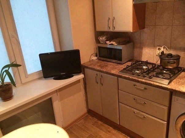 м.Царицыно — 900 м <br>Ереванская, 14 к2 <br>Сдам квартиру в кирпичном доме, квартира теплая и просторная. В наличии есть стиральная машина, холод-к, плита газ, 2 тв в комнате и на кухне, мелкая быт.техника. <br>Диван раскладной, кух.гарнитур, обеденная зона, шкаф. <br>цена 33000 и доп.оплаты <br>тел.89653095408 - фото Фото: м.Царицыно — 900 м <br>Ереванская, 14 к2 <br>Сдам квартиру в кирпичном доме, квартира теплая и просторная. В наличии есть стиральная машина, холод-к, плита газ, 2 тв в комнате и на кухне, мелкая быт.техника. <br>Диван раскладной, кух.гарнитур, обеденная зона, шкаф. <br>цена 33000 и доп.оплаты <br>тел.89653095408
