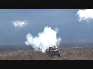 Стрельба из вооружения БМП-3 мотострелками ЮВО на полигоне Тарское