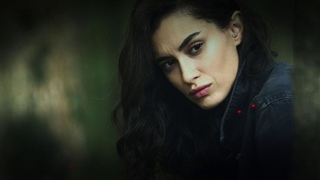 @cankiriklaritv on Instagram: “Ne kadar soğukkanlı olsa da içinde hep küçük bir kız çocuğu var Leyla’nın… #CanKırıkları yeni bölümüyle Pazartesi 20...