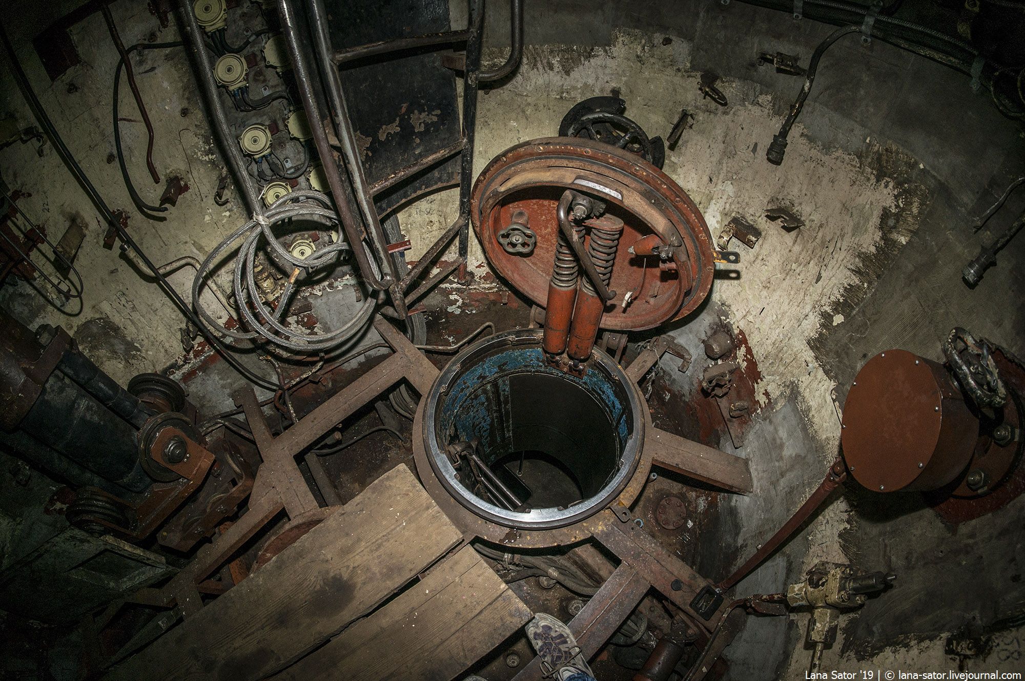 Abandoned submarine Ржавая подводная лодка