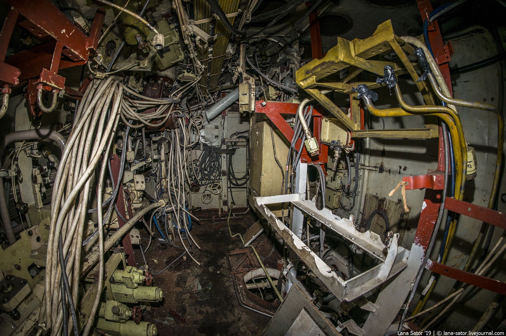 Abandoned submarine Ржавая подводная лодка