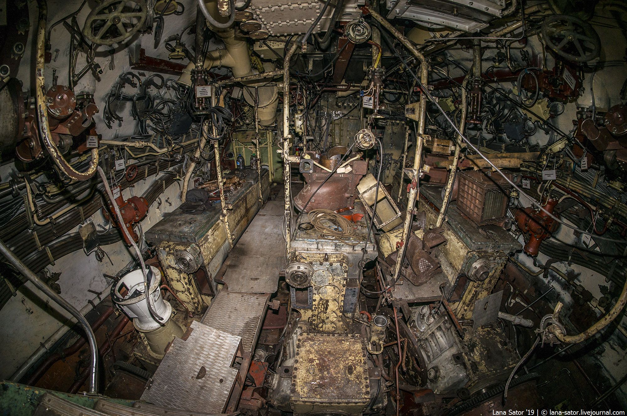 Abandoned submarine Ржавая подводная лодка