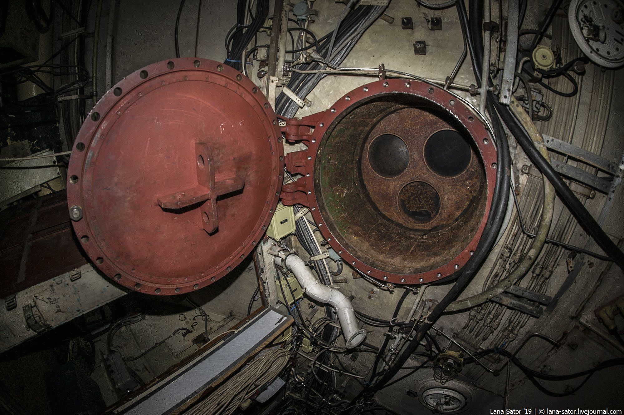 Abandoned submarine Ржавая подводная лодка