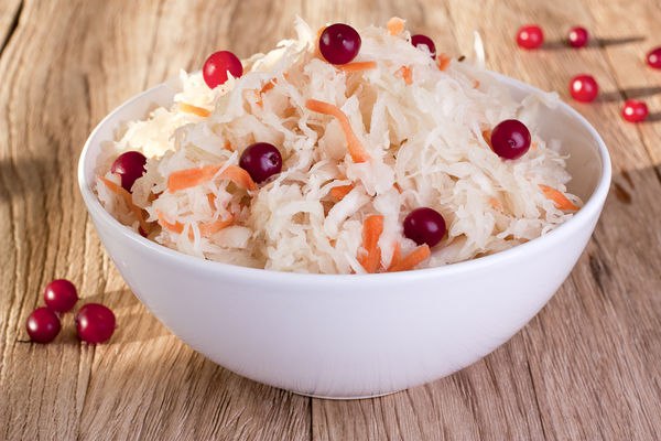 капуста квашеная с яблоком и клюквой ингредиенты для квашеная капуста с яблоком и клюквой: капуста белокочанная — 3 кг морковь — 1 шт яблоко (большое, зеленое) — 1 шт клюква — 100 г соль — 3