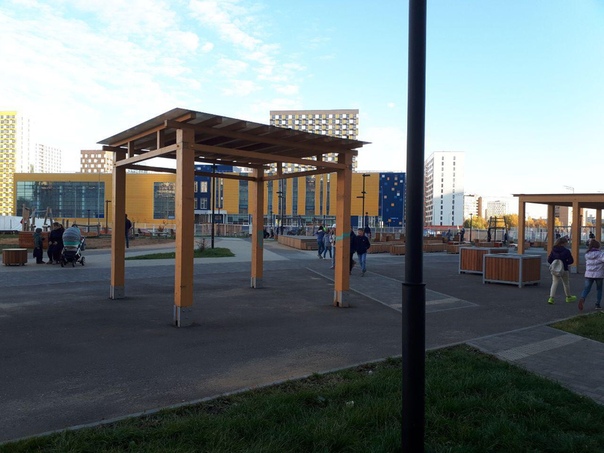 Собственник! Сдаётся большая 3-комнатная квартира в городе Мытищи от собственника (без комиссии!). Улица Борисовка, 20а. Площадь 78 кв.м. Кухня 11 кв.м. Лоджия застекленная.<br>В квартире современная кухня, вместительный шкаф-купе в коридоре. В остальных комнатах мебели по умолчанию нет, но готовы обсуждать любые варианты. <br>Расположение: 15 минут транспортом до метро Медведково или 10 минут транспортом до ж/д станции Мытищи со скоростными поездами до Ярославского вокзала.<br>Прямо перед домом расположена одна из самых больших и современных школ Подмосковья. Также рядом несколько детских садов. В пешей доступности ТРЦ Июнь. <br>На длительный срок. Можно с детьми любого возраста и с животными. <br>42000/мес.плюс коммуналка по счётчикам, поможем с регистрацией для школы.<br> Rykova - фото Фото: Собственник! Сдаётся большая 3-комнатная квартира в городе Мытищи от собственника (без комиссии!). Улица Борисовка, 20а. Площадь 78 кв.м. Кухня 11 кв.м. Лоджия застекленная.<br>В квартире современная кухня, вместительный шкаф-купе в коридоре. В остальных комнатах мебели по умолчанию нет, но готовы обсуждать любые варианты. <br>Расположение: 15 минут транспортом до метро Медведково или 10 минут транспортом до ж/д станции Мытищи со скоростными поездами до Ярославского вокзала.<br>Прямо перед домом расположена одна из самых больших и современных школ Подмосковья. Также рядом несколько детских садов. В пешей доступности ТРЦ Июнь. <br>На длительный срок. Можно с детьми любого возраста и с животными. <br>42000/мес.плюс коммуналка по счётчикам, поможем с регистрацией для школы.<br> Rykova