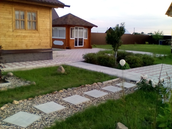 Продается дача<br> <br>102 км. от Москвы. Для ПМЖ г. Петушки <br>Участок 15 соток, огорожен металлическим забором с откатными воротами. Участок ровный. <br>Питьевая вода, свет 15, газ по границе. <br> <br>На участке: <br>Дом 8*8 из профилированного бруса 150*150 , крыша металлочерепица (шоколад),два выхода, крыльцо во двор коварное 3*3. <br>Баня 6*7 из клееного бруса, горячая и холодная вода. Душевая кабинка, биотуалет, большая комната отдыха. На окнах рольставни. <br> Беседка 3*3 из клееного бруса, остекление двигается. <br>Летний домик 4*5 с открытой верандой, утеплён. <br>Так же есть теплица, огородник, мангальная зона. <br> <br>Подъезд к участку круглый год, соседи живут круглый год (и у них есть потрясающая лошадь Сказка), рядом есть оборудованный футбольный корт. Недалеко находится родник-источник. <br>Очень уютная и ухоженная дача! <br> <br>По поводу цены и просмотра участка звоните Алёне 8-909-919-72-09 - фото Фото: Продается дача<br> <br>102 км. от Москвы. Для ПМЖ г. Петушки <br>Участок 15 соток, огорожен металлическим забором с откатными воротами. Участок ровный. <br>Питьевая вода, свет 15, газ по границе. <br> <br>На участке: <br>Дом 8*8 из профилированного бруса 150*150 , крыша металлочерепица (шоколад),два выхода, крыльцо во двор коварное 3*3. <br>Баня 6*7 из клееного бруса, горячая и холодная вода. Душевая кабинка, биотуалет, большая комната отдыха. На окнах рольставни. <br> Беседка 3*3 из клееного бруса, остекление двигается. <br>Летний домик 4*5 с открытой верандой, утеплён. <br>Так же есть теплица, огородник, мангальная зона. <br> <br>Подъезд к участку круглый год, соседи живут круглый год (и у них есть потрясающая лошадь Сказка), рядом есть оборудованный футбольный корт. Недалеко находится родник-источник. <br>Очень уютная и ухоженная дача! <br> <br>По поводу цены и просмотра участка звоните Алёне 8-909-919-72-09