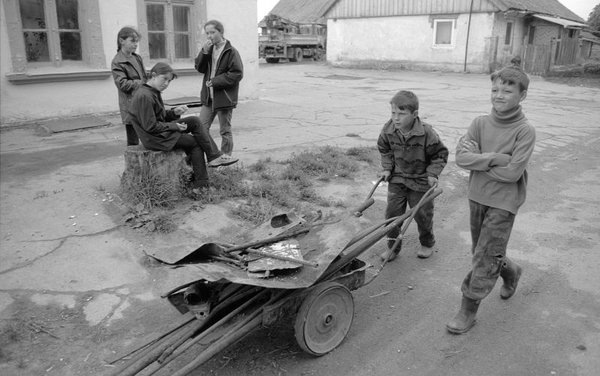 На краю. Калининград, 1990-е.