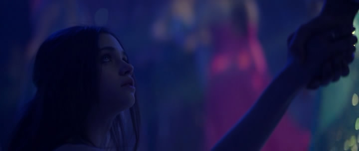 Тёмное зеркало / Look Away (2018) / Отвернись