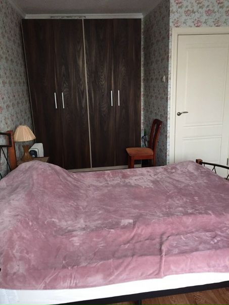 Без комиссии ,сдаётся комната в 3-х комн. квартире, ( пластиковые окна, плитка, сан узел раздельный ) ( для Одной девушки от 25 до 35лет ЧИСТОПЛОТНУЮ и ПЛАТЕЖЕСПОСОБНУЮ! )метро ВДНХ,Алексеевская или Проспект мира- от дома и до Проспект мира наземным транспортом совсемипробками 20 мин!!!) ,Ботанический сад , Бабушкинская ,Рижская ,Тимирязевская. 10мин на транспорте от Вднх ( транспорт ходит часто и разный)Рядом МЦК ( Ростокино) .Отличный район, рядом все есть: лесопарк ( Лосиный остров )с конюшней ,магазины,банкоматы,ТЦ Золотой Вавилон рядом с домом, почта , салоны красоты ,МГСУ,Молодежный центр и так далее ( также от дома можно добраться наземным транспортом до Останкино и Тимирязевской или Фонвизинской <br> через монорельс .Комната большая -изолированная , с небольшим балконом ,в комнате двуспальная кровать , большой шкаф ( мебель новая ), тв, вай-фай .Стоимость -19500 (+ком услуги и интернет по счетчикам +Залог можно разбить на два месяца ( залог проживается за последний месяц) тел: ( +7 (903 1959218 все вопросы по тел или WhatsApp)просмотр по договорённости -комната готова к заселению! - фото Фото: Без комиссии ,сдаётся комната в 3-х комн. квартире, ( пластиковые окна, плитка, сан узел раздельный ) ( для Одной девушки от 25 до 35лет ЧИСТОПЛОТНУЮ и ПЛАТЕЖЕСПОСОБНУЮ! )метро ВДНХ,Алексеевская или Проспект мира- от дома и до Проспект мира наземным транспортом совсемипробками 20 мин!!!) ,Ботанический сад , Бабушкинская ,Рижская ,Тимирязевская. 10мин на транспорте от Вднх ( транспорт ходит часто и разный)Рядом МЦК ( Ростокино) .Отличный район, рядом все есть: лесопарк ( Лосиный остров )с конюшней ,магазины,банкоматы,ТЦ Золотой Вавилон рядом с домом, почта , салоны красоты ,МГСУ,Молодежный центр и так далее ( также от дома можно добраться наземным транспортом до Останкино и Тимирязевской или Фонвизинской <br> через монорельс .Комната большая -изолированная , с небольшим балконом ,в комнате двуспальная кровать , большой шкаф ( мебель новая ), тв, вай-фай .Стоимость -19500 (+ком услуги и интернет по счетчикам +Залог можно разбить на два месяца ( залог проживается за последний месяц) тел: ( +7 (903 1959218 все вопросы по тел или WhatsApp)просмотр по договорённости -комната готова к заселению!