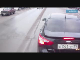 Как автомобилисты подрезают автобусы