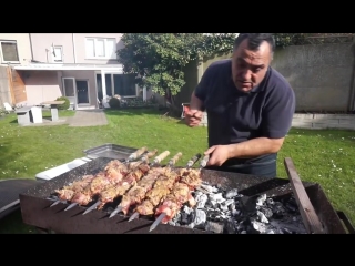Очень сочный шашлык из свиной шейки и пита гирос от Жоржа
