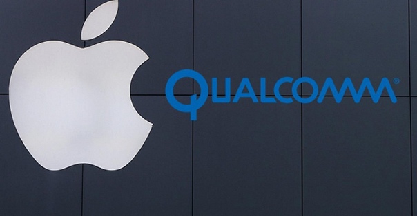 Как известно, уже достаточно долго длится конфликт между Apple и Qualcomm. Кроме прочего, Apple запретила своим партнёрам выплачивать компании Qualcomm лицензионные отчисления. В итоге, как стало известно сегодня, на данный момент Apple должна Qualcomm уже 7 млрд долларов роялти. Apple, само собой, считает иначе, так как изначально требовала, чтобы Qualcomm изменила принципы подсчёта лицензионных отчислений. Но данных о том, сколько Apple должна Qualcomm согласно её же собственным расчётам, к сожалению, нет. Как бы там ни было, вряд ли в ближайшее время спор гигантов будет разрешён. Так что к моменту, когда суд вынесет окончательное решение, сумма долга Apple перед Qualcomm может вырасти в разы.