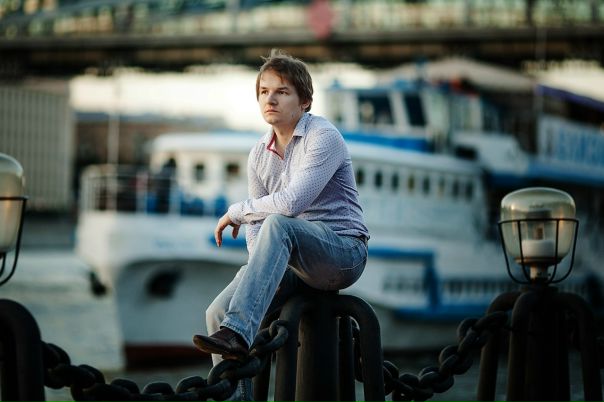 Здравствуйте! Сниму 1 комнатную квартиру в пешей доступности от метро. Бюджет до 30 т.р. Я славянин, москвич, без вредных привычек, увлечен восточными практиками, в частности йогой медитациями и тайцзицюанем. Режиссёр по образованию, занимаюсь видеопроизводством. Чистоту, порядок и хорошую энергетику гарантирую!:) Точно не подходят заставленные мебелью, бабушкины варианты в промышленных местах/районах. Хотелось бы чистую, сводную от перегруза мебели квартиру (в идеале, конечно). Готов оперативно посмотреть и оплатить, если все хорошо.<br> Алферов - фото Фото: Здравствуйте! Сниму 1 комнатную квартиру в пешей доступности от метро. Бюджет до 30 т.р. Я славянин, москвич, без вредных привычек, увлечен восточными практиками, в частности йогой медитациями и тайцзицюанем. Режиссёр по образованию, занимаюсь видеопроизводством. Чистоту, порядок и хорошую энергетику гарантирую!:) Точно не подходят заставленные мебелью, бабушкины варианты в промышленных местах/районах. Хотелось бы чистую, сводную от перегруза мебели квартиру (в идеале, конечно). Готов оперативно посмотреть и оплатить, если все хорошо.<br> Алферов