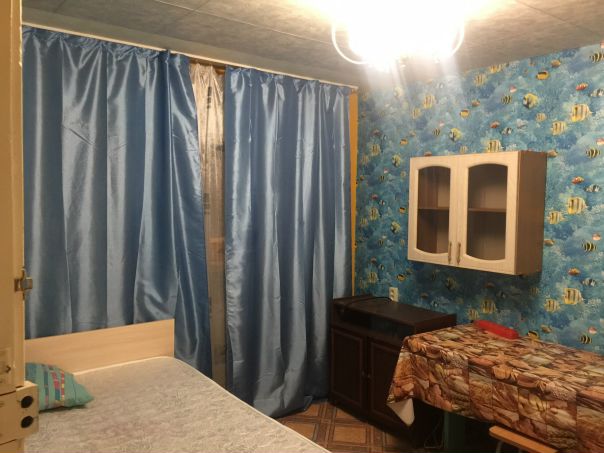 Сдаются две комнаты в трехкомнатной квартире. В Домодедово, посёлок Ям. Комнаты просторные. Не проходные. На замках. В каждой комнате выход на балкон. Из мебели в комнатах все что нужно есть. В третьей комнате живу я. Работаю много, спортсмен. Всегда тихо и спокойно. Соседей ищу так же, спокойных и адекватных. Платёжеспособных! Мужчина или женщина, не важно. <br>Цена за комнату 10000 без залогов и комиссий. Коммуналка пополам на всех.<br>8 926 150 57 45 Николай. Номер хозяина квартиры. <br>8 999 113 02 05 мой номер. Можете писать в вацап. - фото Фото: Сдаются две комнаты в трехкомнатной квартире. В Домодедово, посёлок Ям. Комнаты просторные. Не проходные. На замках. В каждой комнате выход на балкон. Из мебели в комнатах все что нужно есть. В третьей комнате живу я. Работаю много, спортсмен. Всегда тихо и спокойно. Соседей ищу так же, спокойных и адекватных. Платёжеспособных! Мужчина или женщина, не важно. <br>Цена за комнату 10000 без залогов и комиссий. Коммуналка пополам на всех.<br>8 926 150 57 45 Николай. Номер хозяина квартиры. <br>8 999 113 02 05 мой номер. Можете писать в вацап.