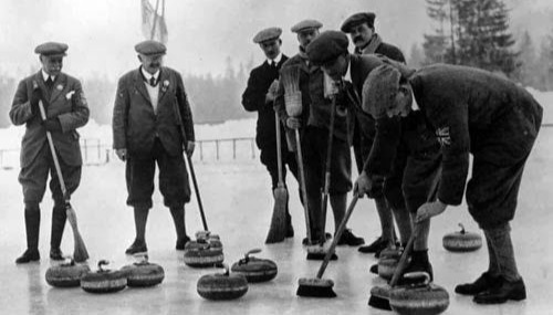 В этот день ровно 95 лет во французском Шамони официально открылись I зимние Олимпийские игры В Играх принимали участие спортсмены из 16 стран, в общей сложности 258 человек. из которых было 245