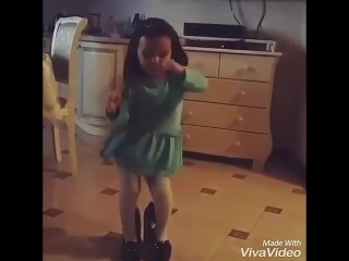Вите надо выйти! Девочка прикольно танцует)))