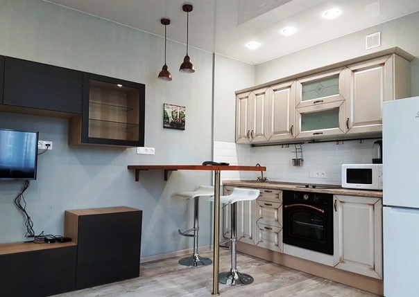 Фото: Иркутск, Гоголя, 80 <br>Сдаю небольшую студию для 1-2х человек. <br>Для проживания есть все необходимое: диван <br>(раскладывается), кухня, плита, духовой <br>шкаф, холодильник, стиральная машинка в <br>ванной. Привезем так же чайник, пылесос <br>и телевизор (с фото увезли), если будут <br>нужны. Рассмотрю людей платежеспособных <br>и ответственных <br>Внимание: коммунальные платежи составят <br>около 2х (на одного) - 2,5 тыс <br>(на двоих) - их оплачиваете отдельно! <br>Стоимость 8500. <br>Звоните 89087755046 <br>--------------------------------------— <br>Нравится <br>Смотри больше! <br>