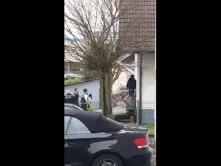 Heute mittag haben in Durmersheim Asylanten, Kreuze aus den Gräbern gerissen und haben damit Durmersheim unsicher gemacht.