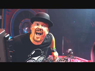 Dr. Peacock & Paul Elstak - Hey Mambo