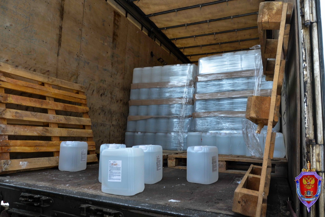 ФСБ и полиция накрыли склад с контрафактной водкой в Ульяновской области